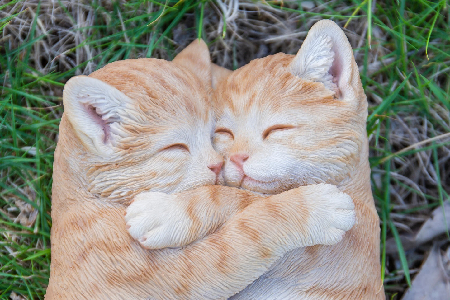 Sleeping Couple Cats Figurine - Adorable Orange Cat Lovers' Home Decor