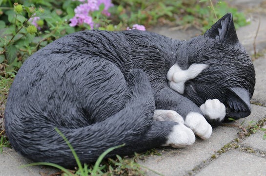 Elegant Black Polyresin Sleeping Cat Statue - Enchanting Feline Decor Figurine